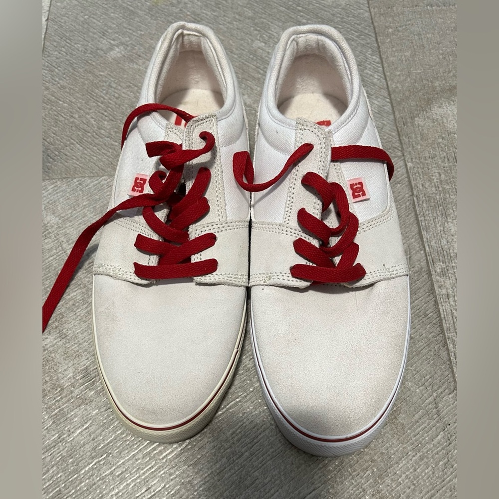 Men’s DC sneakers size 8